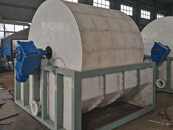 Filtru de vid rotativ continuu