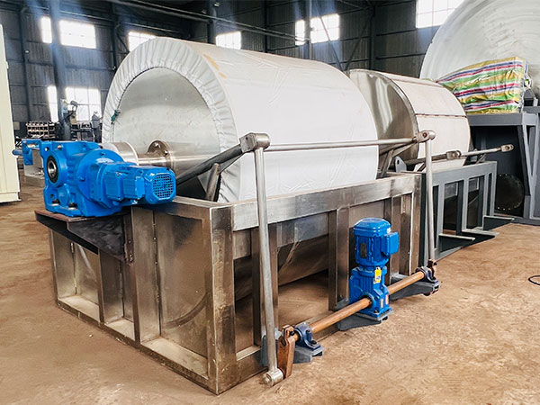 Filtru de vid rotativ continuu